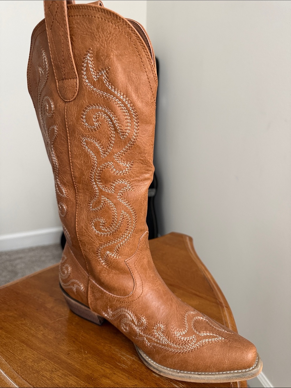 Women's Cognac Embroidered Leather Western Boots - Picture 4 of 7